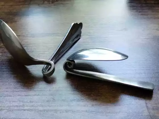 Spoonbending - เวิร์กช็อปเกี่ยวกับการดัดจริง