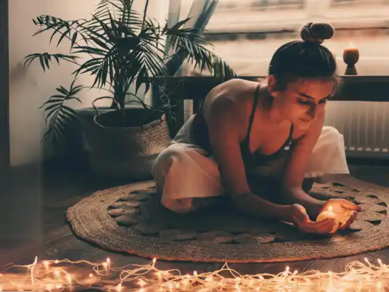 Yoga Penyembuhan Restoratif - Yoga untuk Perawatan Diri (Sesi Percobaan)
